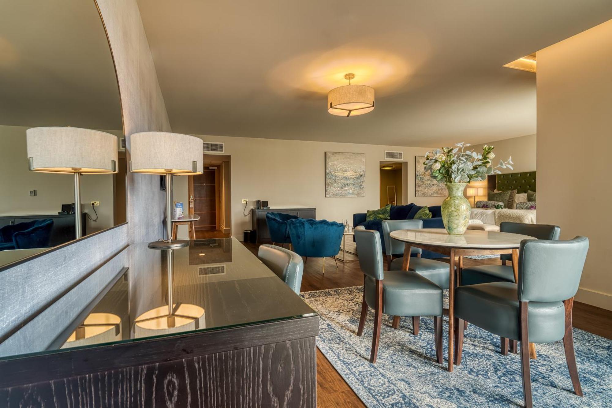 Luxury Suite,1626351074:JPEG